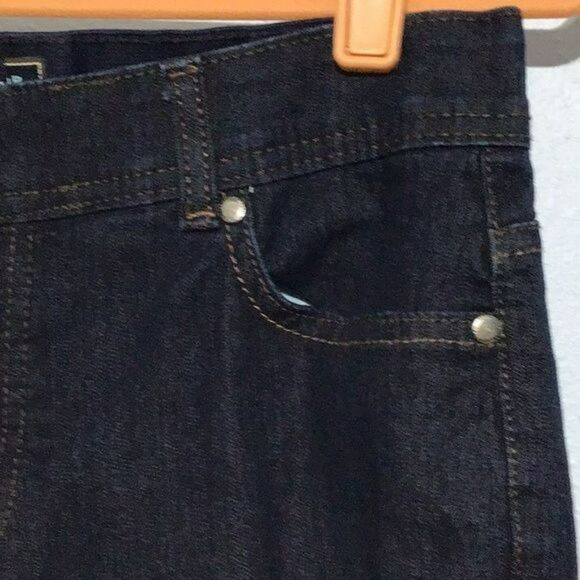 Charter Club Classic Blue Jeans | Size 4 Comfort Waist - Picture 5 of 11